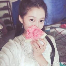 娱乐吃瓜酱拍照是真的吗,娱乐吃瓜酱拍照事件真相揭晓
