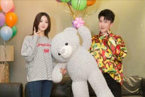 娱乐圈吃瓜故事会,揭秘明星背后的那些事